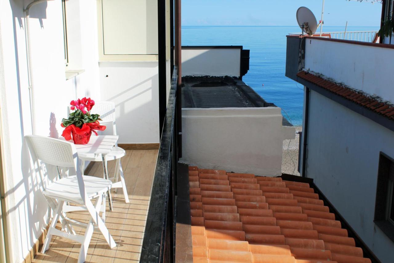 Casa Peppino Lägenhet Letojanni Exteriör bild