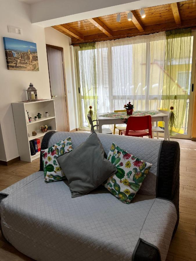 Casa Peppino Lägenhet Letojanni Exteriör bild