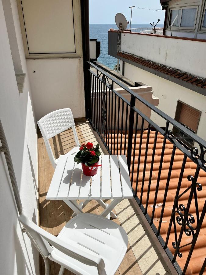 Casa Peppino Lägenhet Letojanni Exteriör bild
